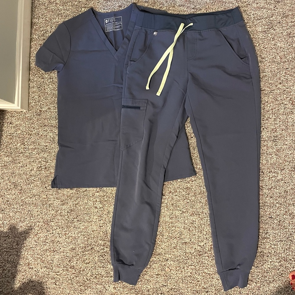 NEW FIGS SCRUBS SET XS TOP/BOTTOMS